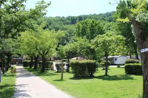 Emplacements de camping en Ardèche - bord de rivière Vallée du Doux
