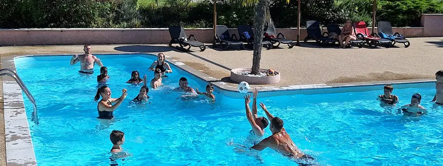 Piscine du Camping Les Foulons dans les gorges du Doux en Ardèche